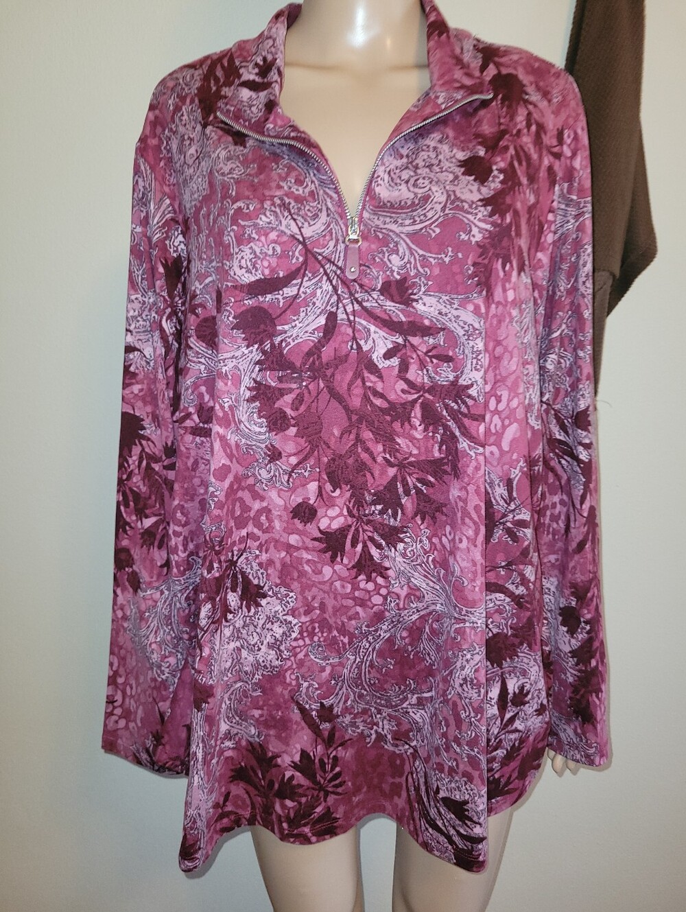 Susan Graver Brand Maroon, Fushia & Pink Paisley/floral 1/4 Zip Top.  Size 2X.